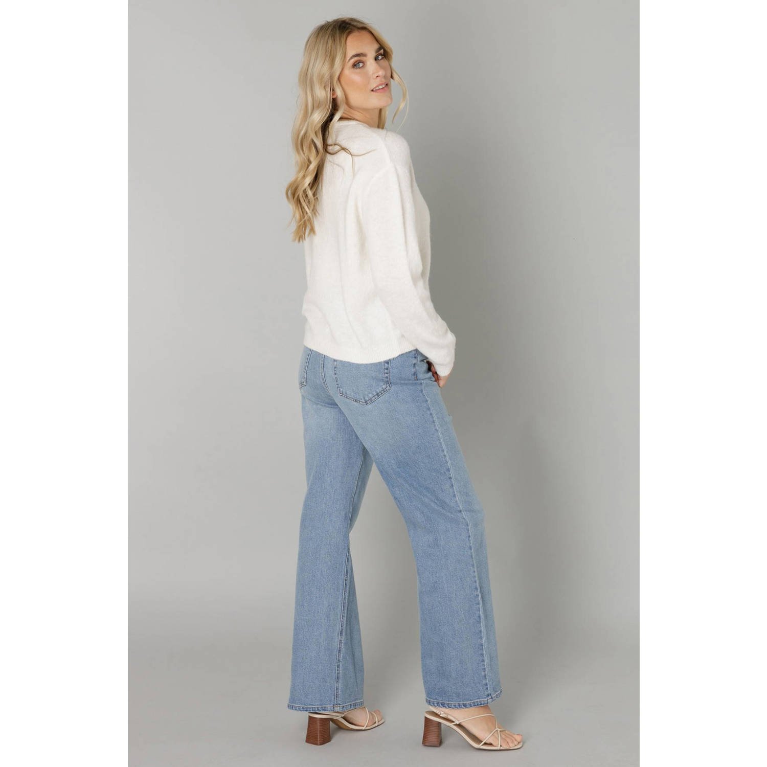 Base Level cardigan ecru fijn gebreid