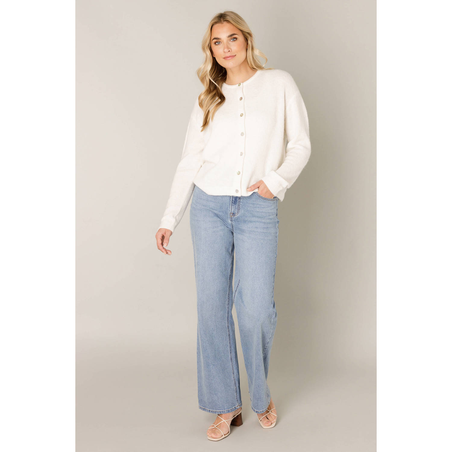 Base Level cardigan ecru fijn gebreid