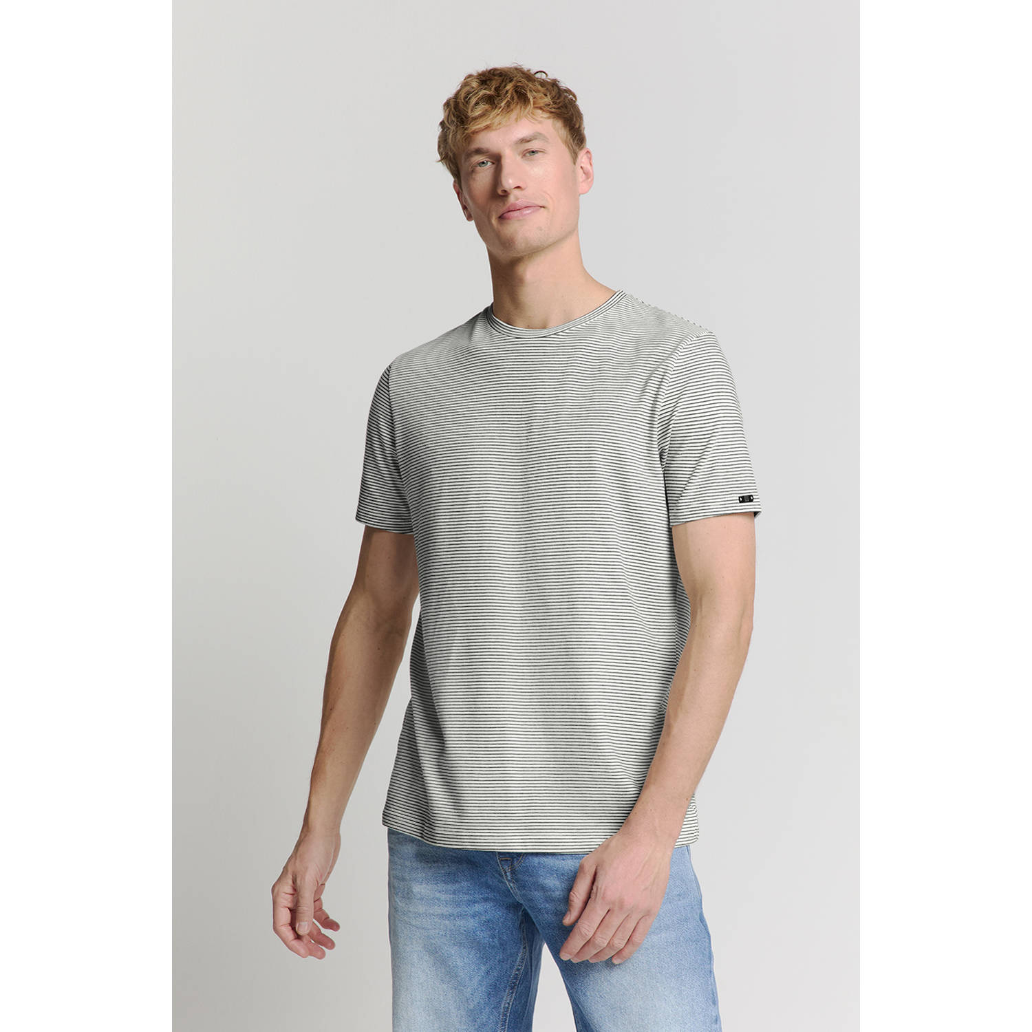 No Excess T-shirt wit