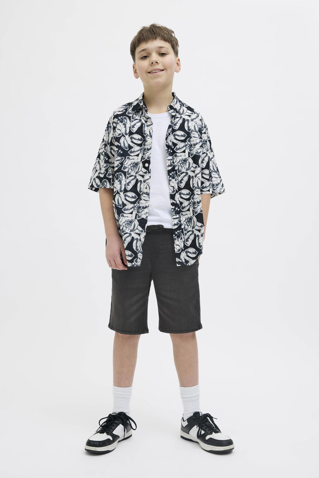 Black denim jongens JACK & JONES JUNIOR short black van jog denim met regular fit, regular waist en effen