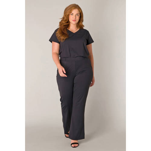Base Level Curvy regular waist flared broek zwart afbeelding