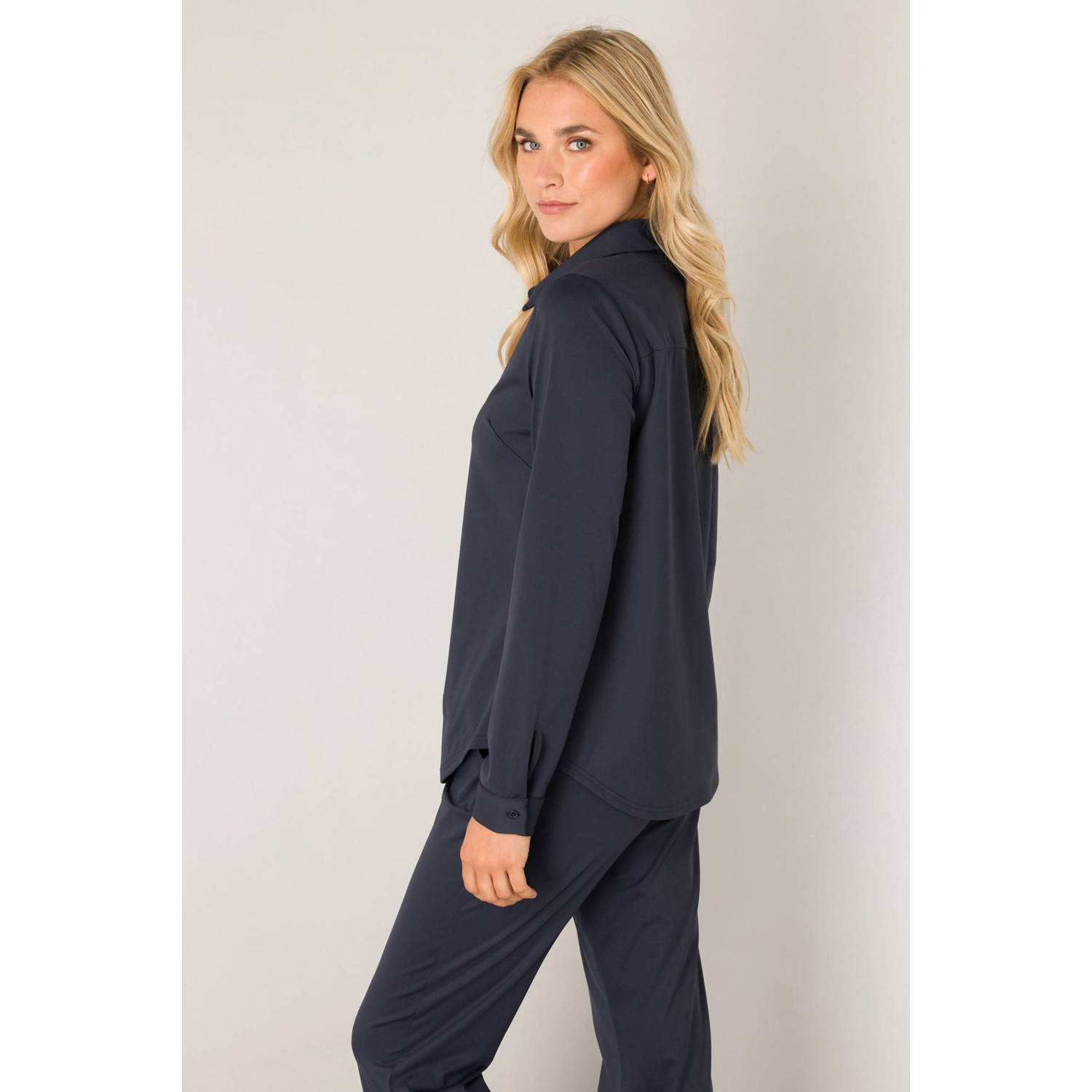 Base Level blouse travelstof donkerblauw