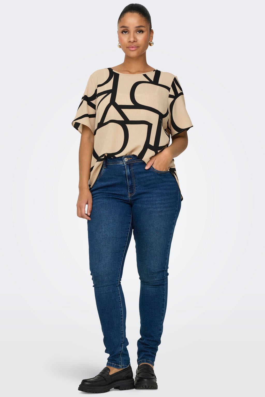 Bruine dames ONLY CARMAKOMA top van polyester met logo dessin, korte mouwen, ronde hals en geweven detail