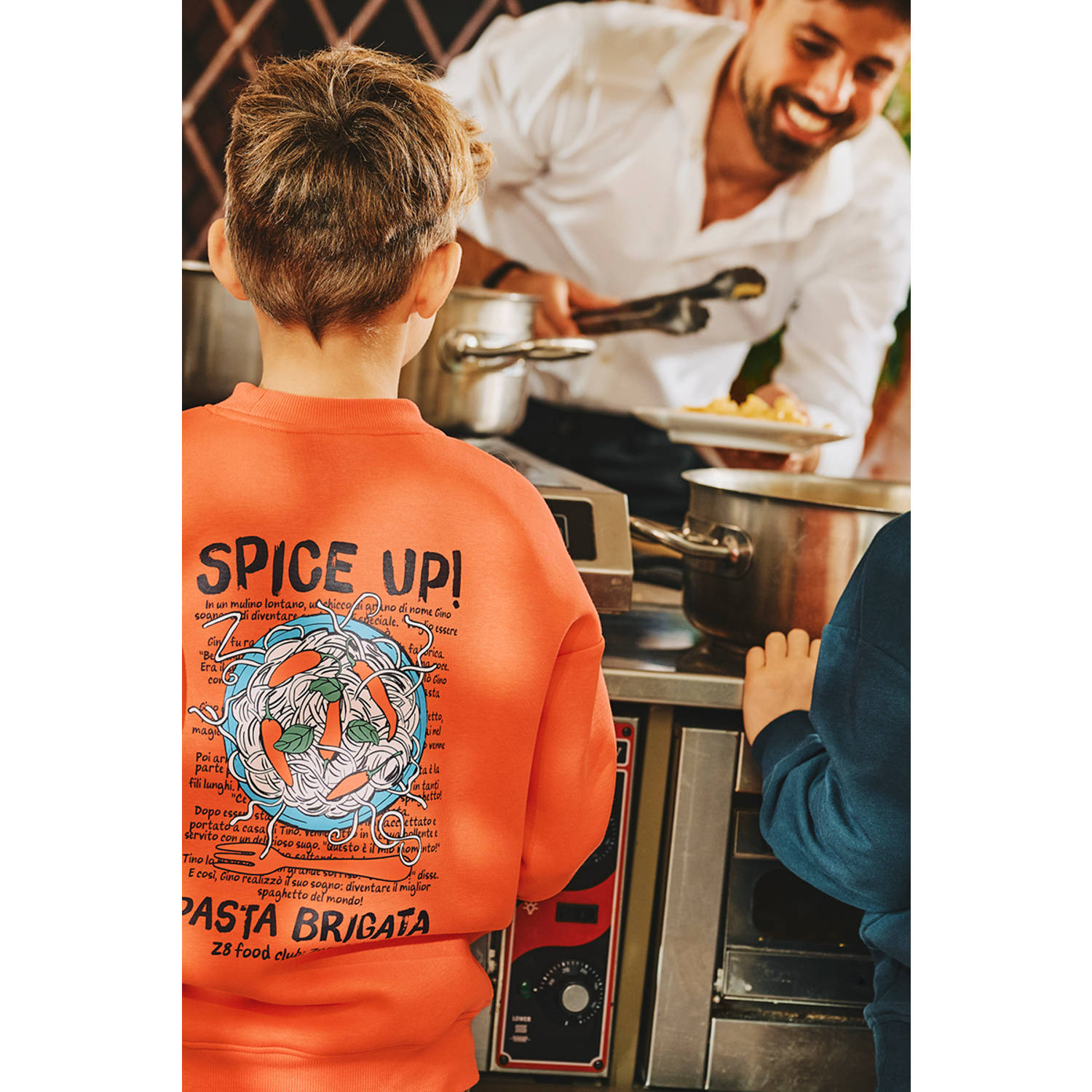 Z8 kids sweater Tino met backprint oranje