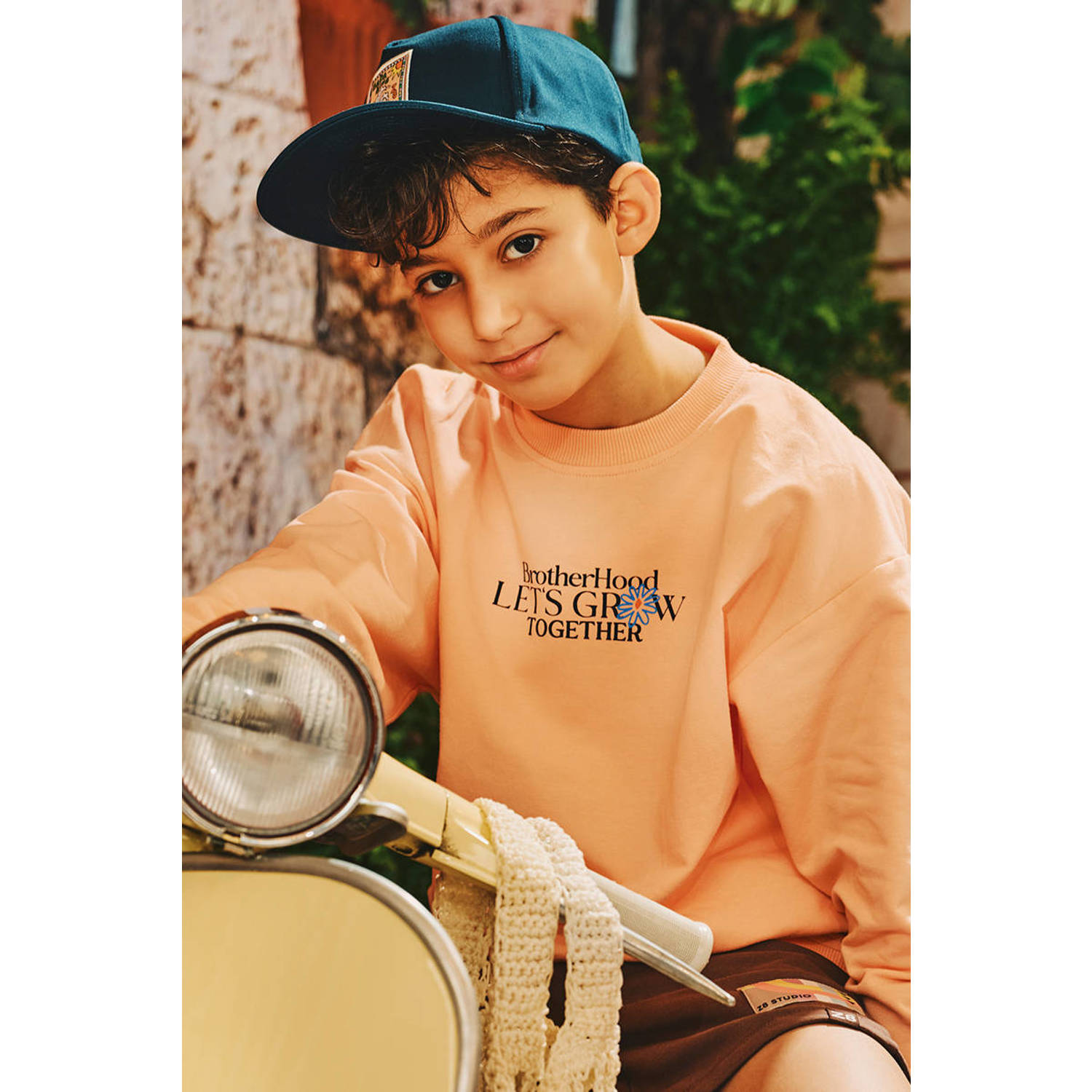 Z8 kids sweater Adrean met backprint lichtoranje
