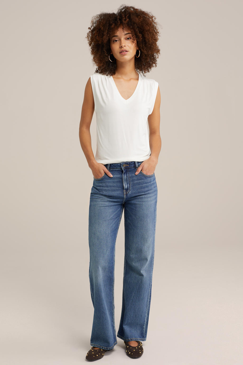 Ecru dames WE Fashion mouwloze top van viscose met effen, V-hals en plooien