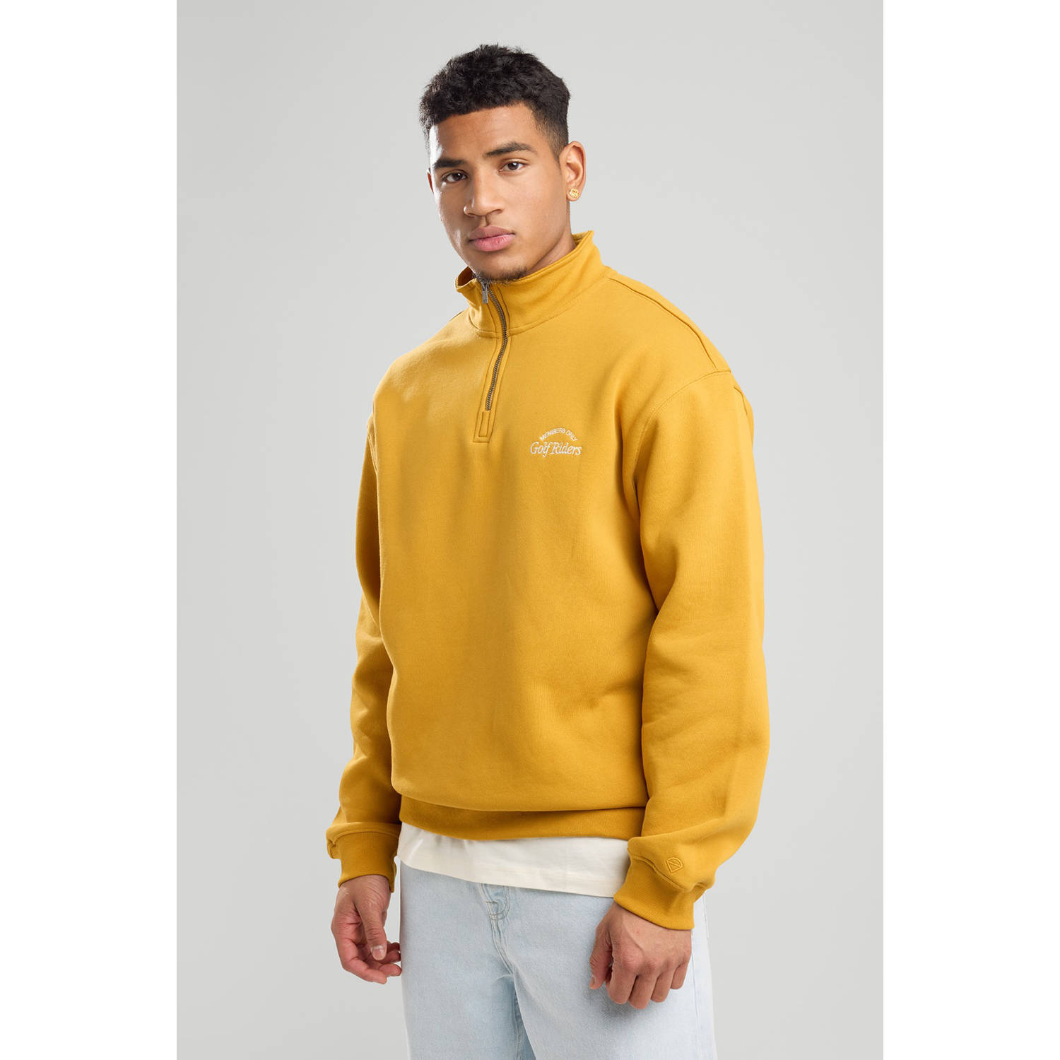 America Today sweater geel