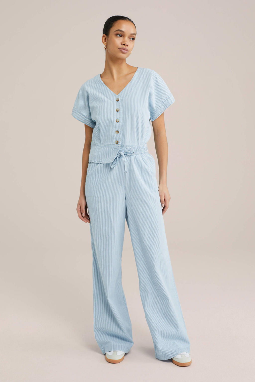 Lichtblauw en witte dames WE Fashion Blue Ridge top gestreept van denim met korte mouwen en V-hals