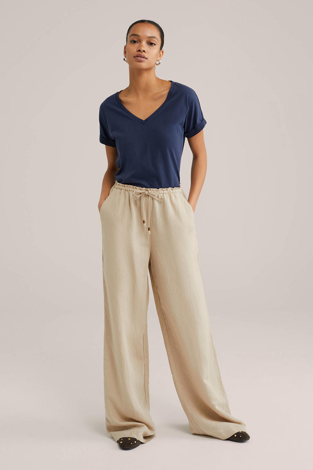 Donkerblauwe dames WE Fashion top met effen, korte mouwen en V-hals