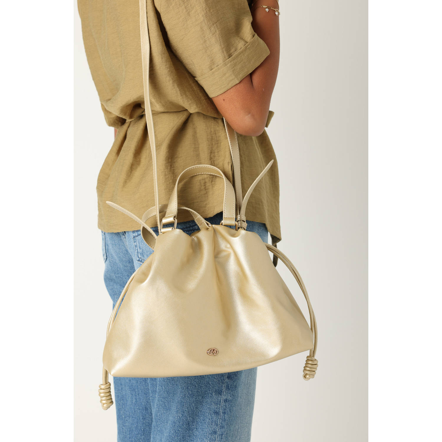 Mexx crossbody tas River goudkleurig