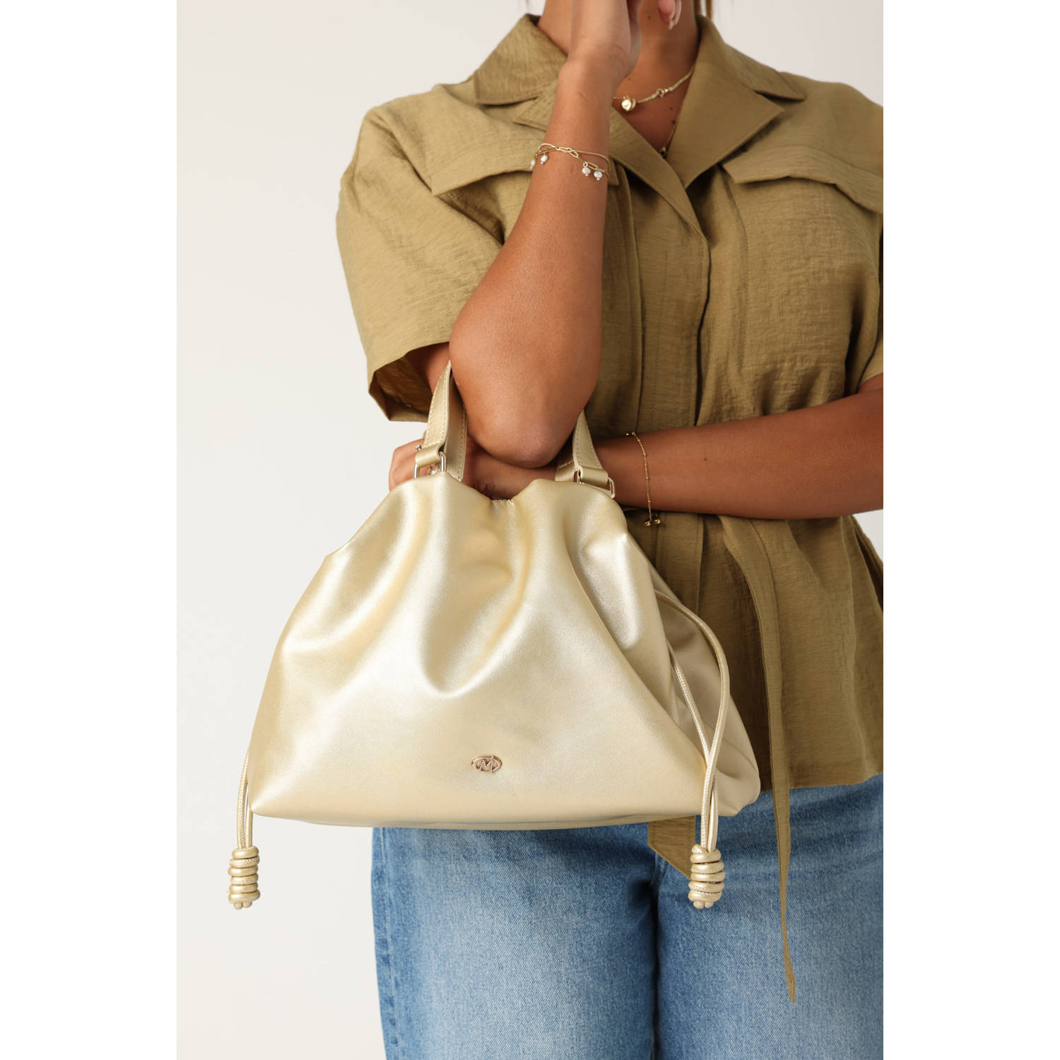 Mexx crossbody tas River goudkleurig