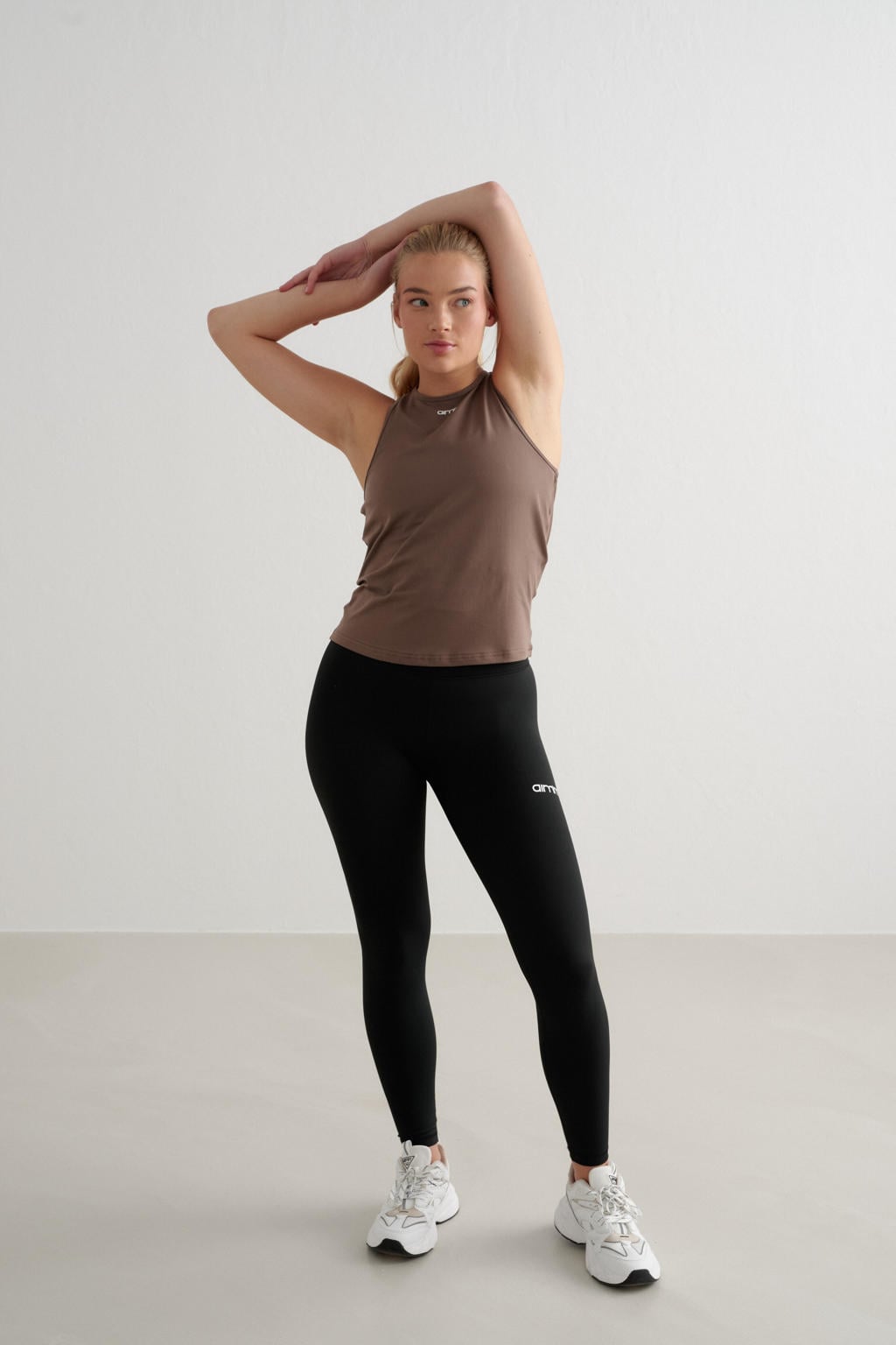 Bruine dames Aim'n sporttop Soft Basic van polyester met ronde hals