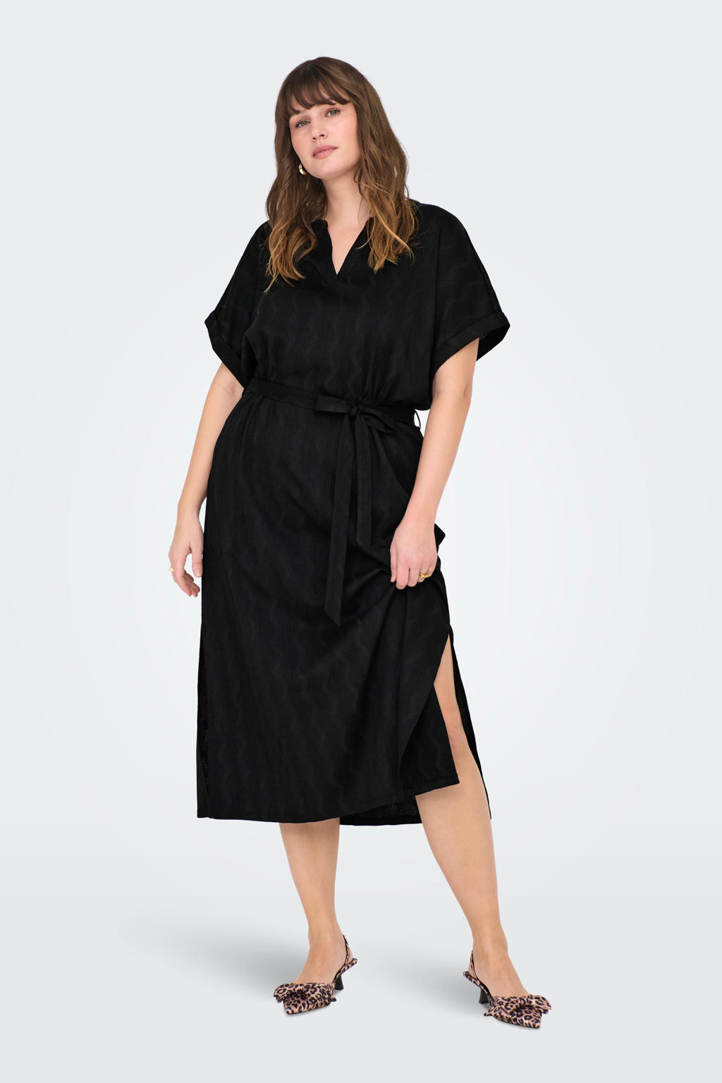 Zwarte dames ONLY CARMAKOMA zomerjurk van polyester met korte mouwen, V-hals en ceintuur