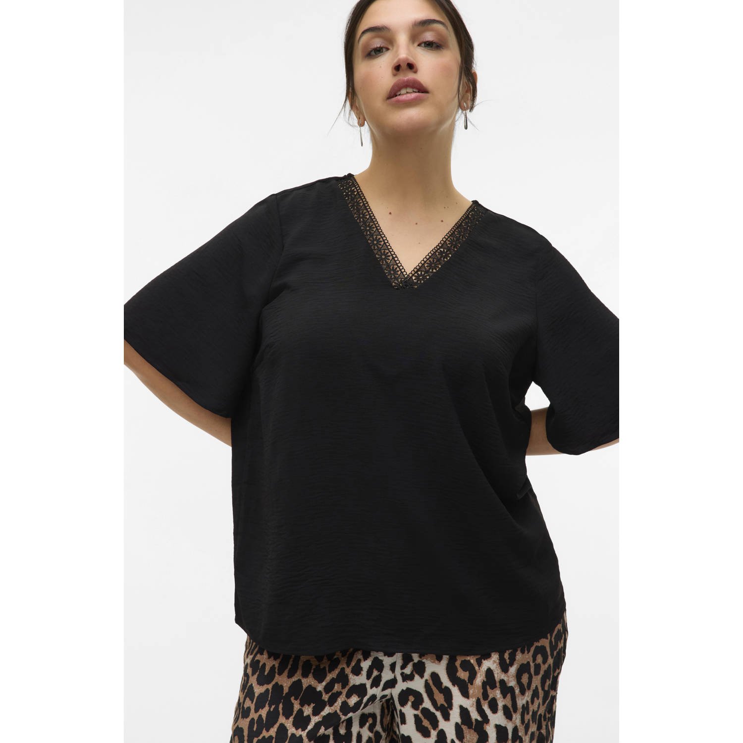 VERO MODA CURVE top zwart broderie