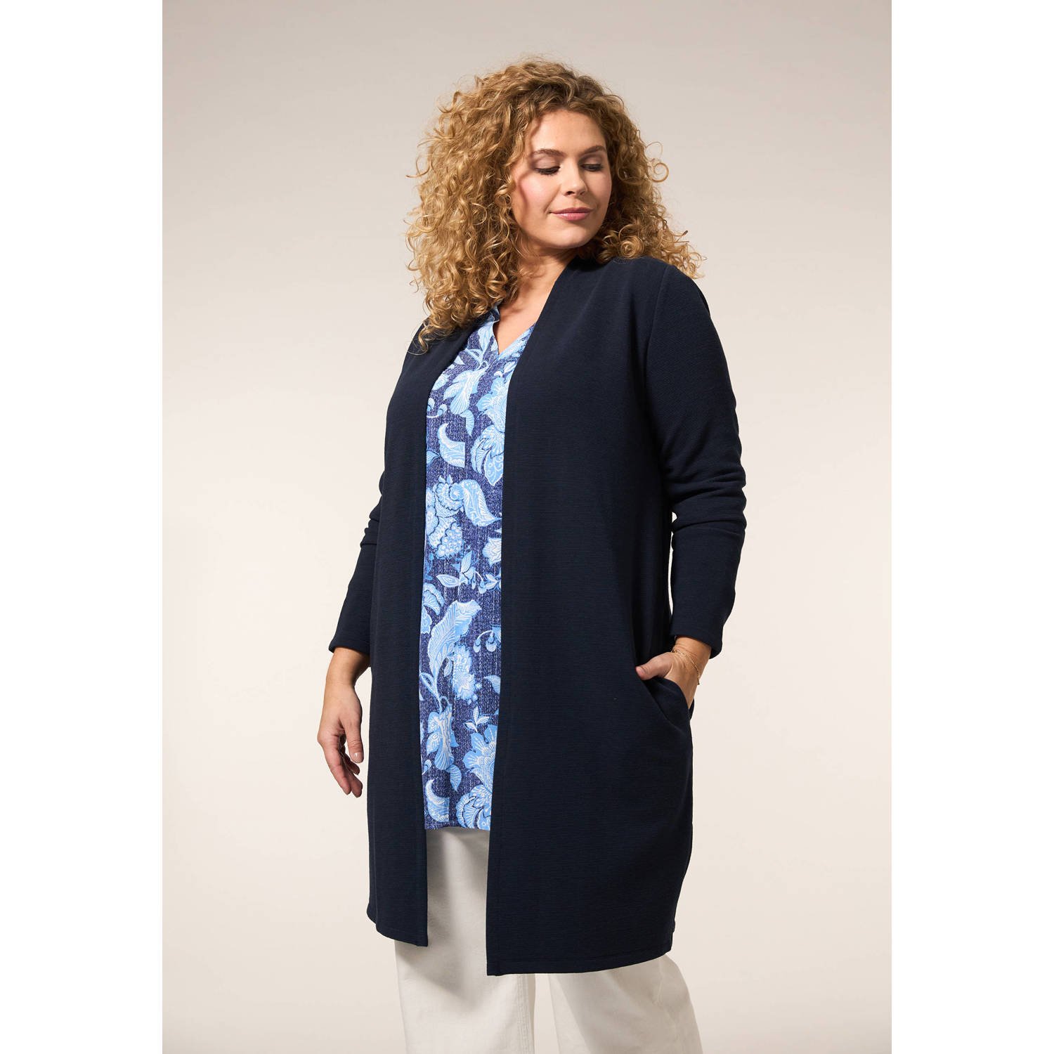 Miss Etam Plus vest donkerblauw fijn gebreid