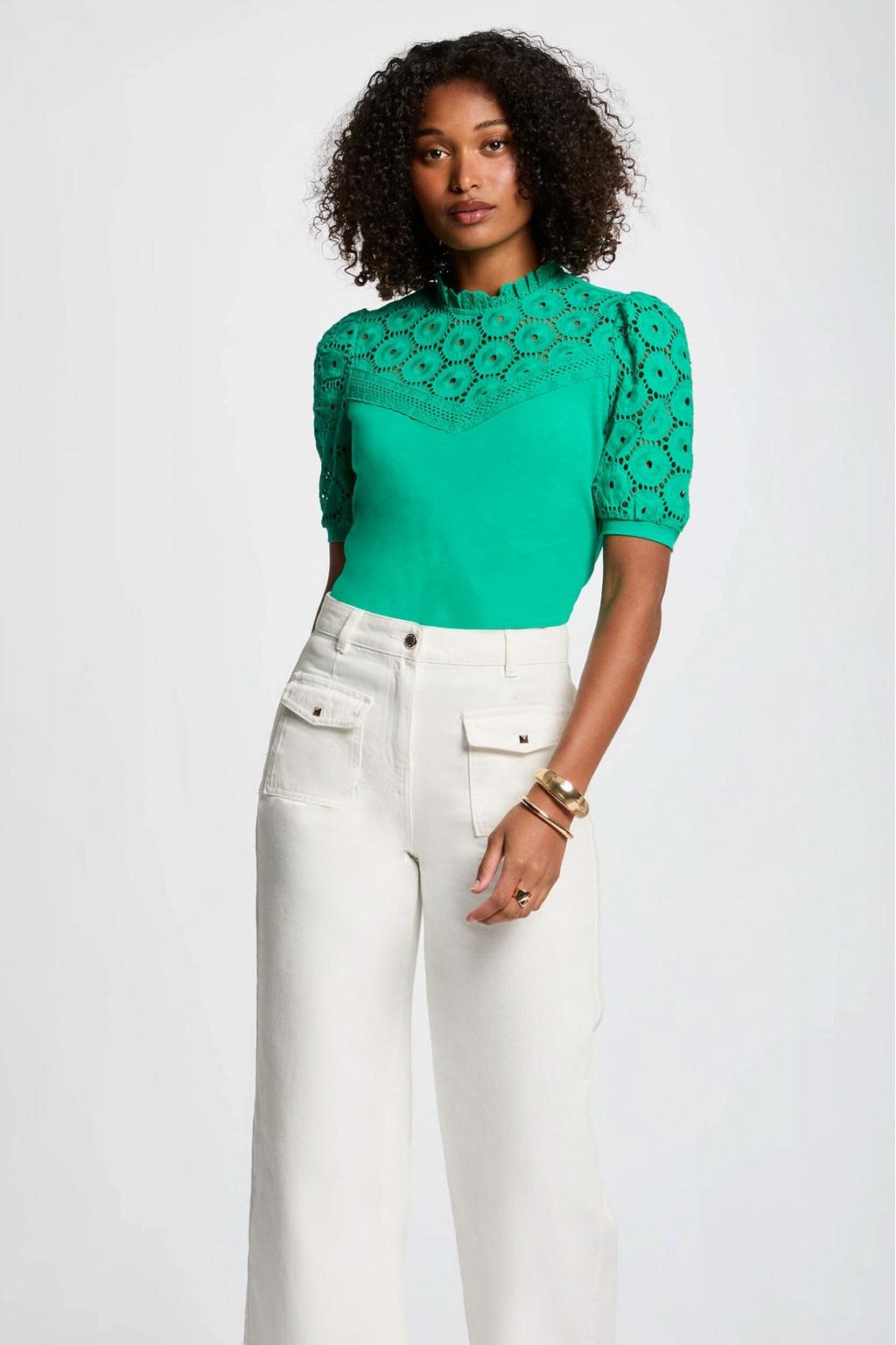 Groene dames Morgan top broderie met effen en korte mouwen