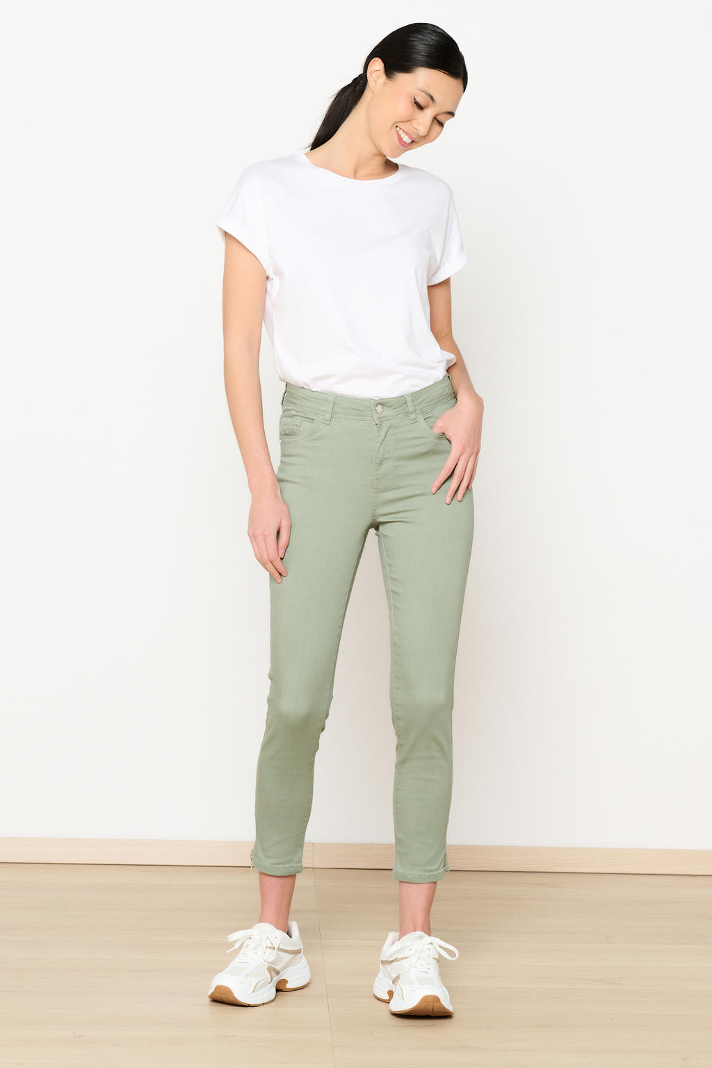 Lichtkaki dames LOLALIZA cropped jeans van stretchdenim met regular waist, knoopsluiting en effen
