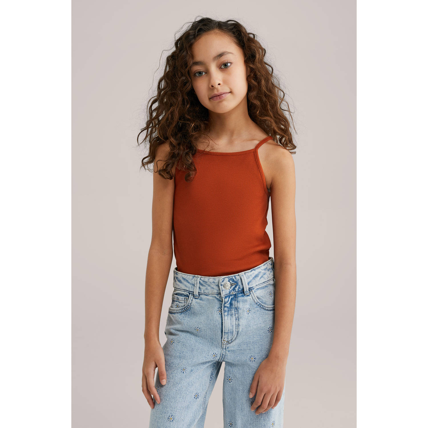 WE Fashion mouwloze top roodbruin rib gebreid