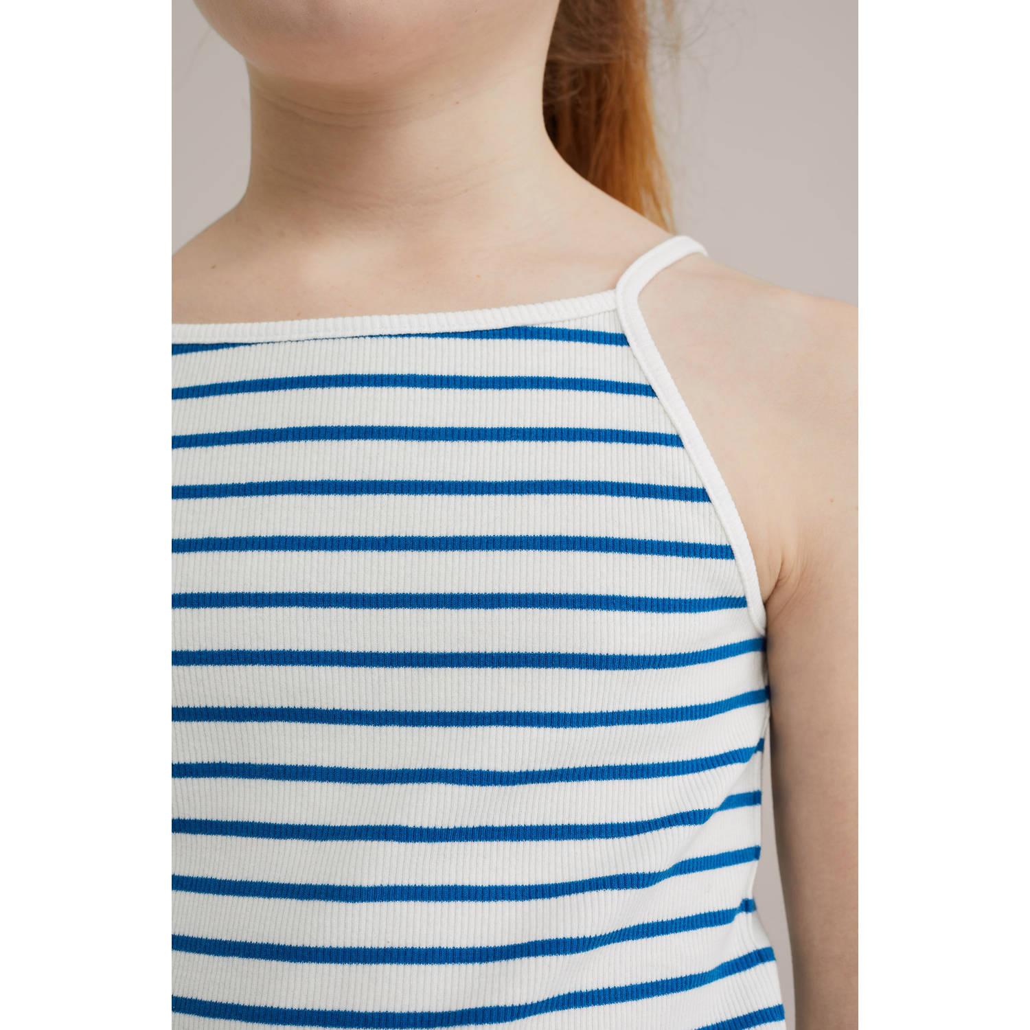 WE Fashion mouwloze top blauw rib gebreid