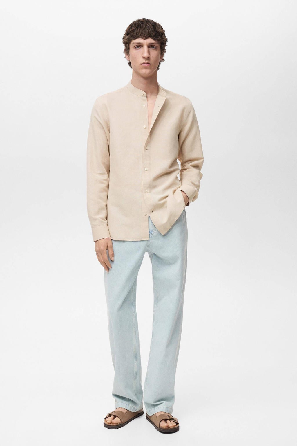 Beige heren Mango Man linnen casual overhemd met effen, lange mouwen, mao kraag en knoopsluiting