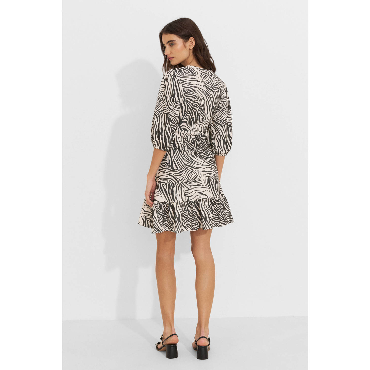 Ruby crinkle mini jurk met zebra print zwart wit