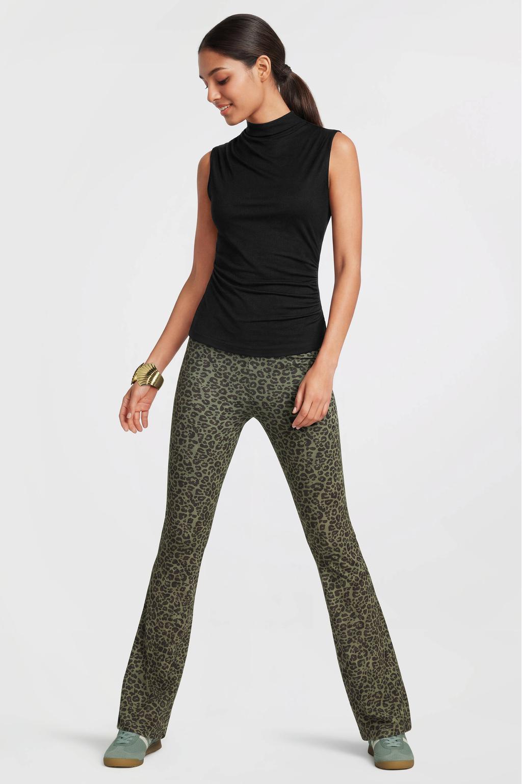 Kakikleurige dames Anytime flared broek van polyester met high waist, elastische tailleband en dierenprint