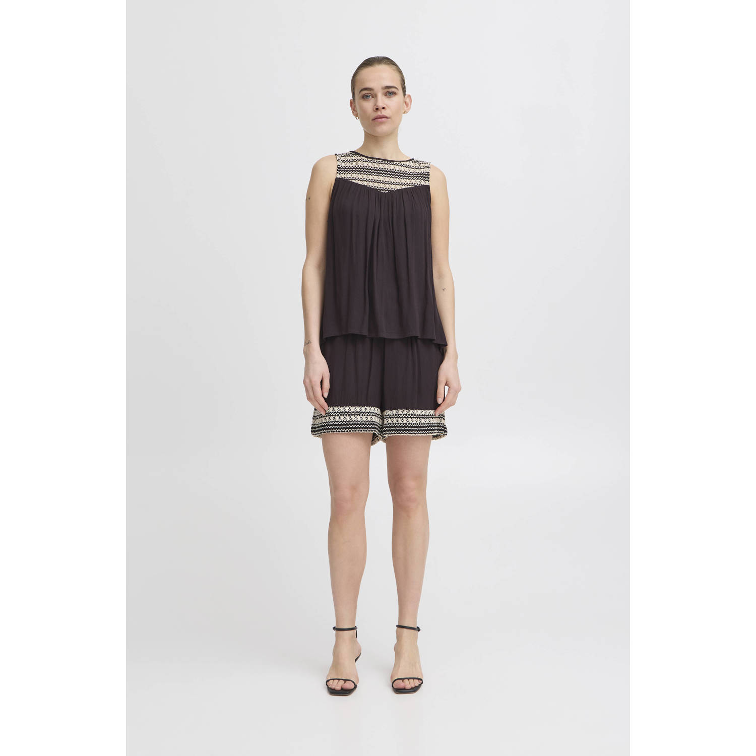 ICHI mouwloze top zwart