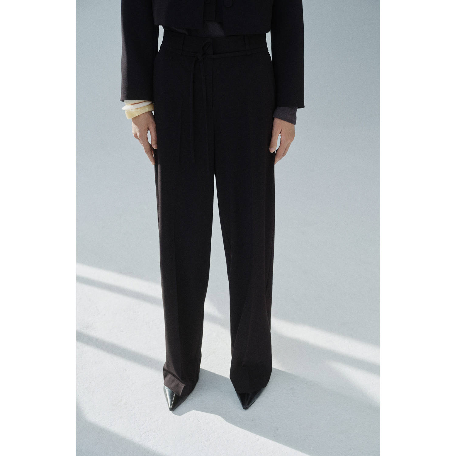 Mango wide leg regular waist broek zwart
