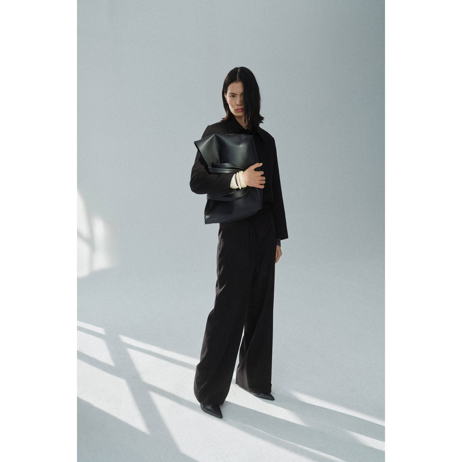 Mango wide leg regular waist broek zwart