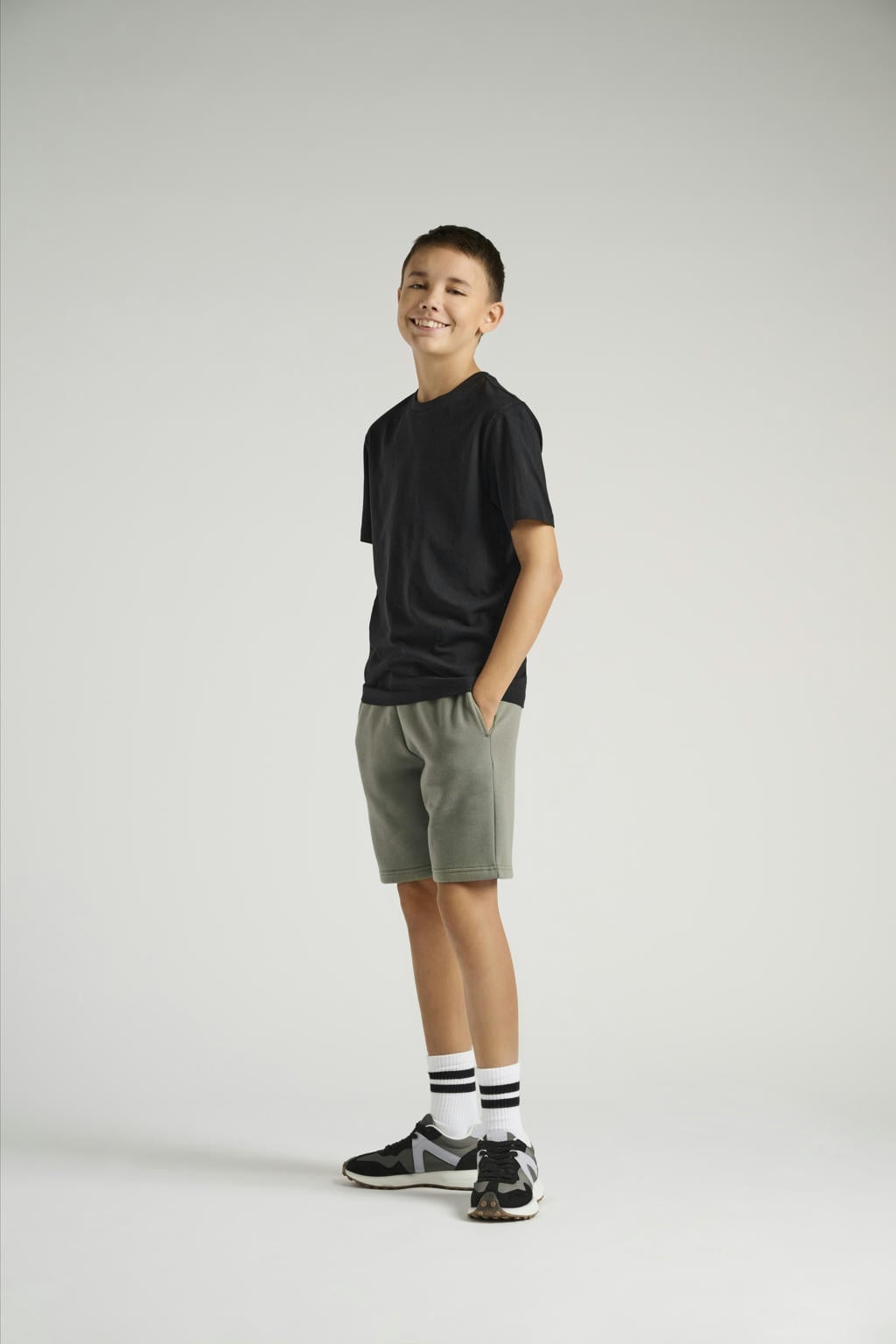 Grijze jongens ONLY & SONS JUNIOR regular sweatshort met elastische tailleband met koord en effen
