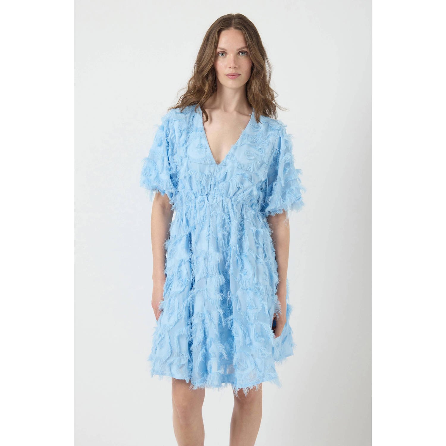 YAS Knielange cocktailjurk met V-hals model 'PAZYLLA'