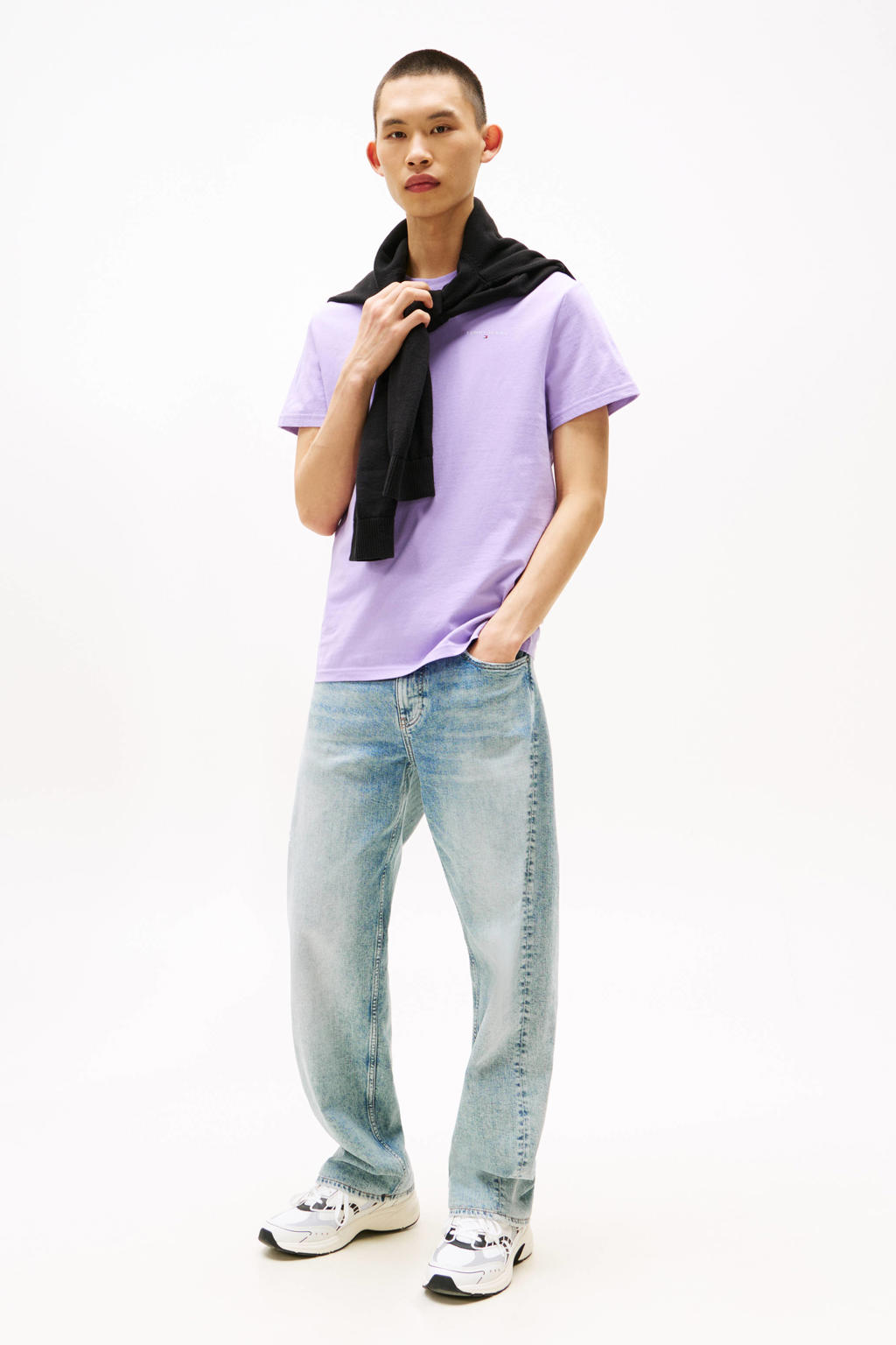 Lilakleurige heren Tommy Jeans T-shirt van katoen met effen, korte mouwen en ronde hals