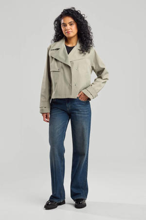 korte trenchcoat zand