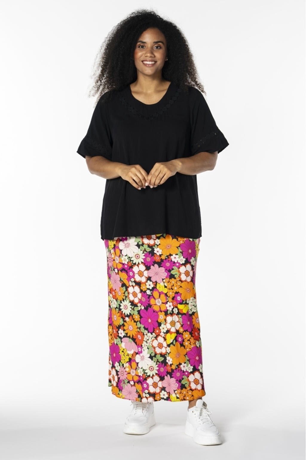 Zwarte dames STUDIO blousetop van viscose met effen, half lange mouwen, ronde hals, knoopsluiting en open detail