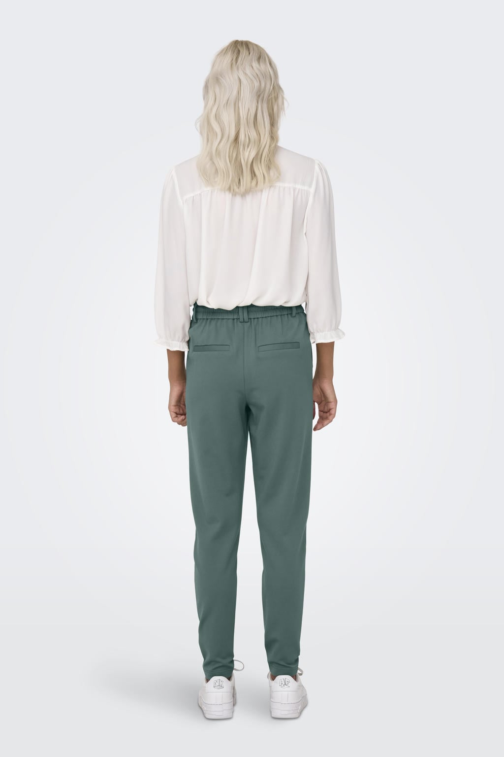 Donkergroene dames ONLY tapered regular waist pantalon groen van viscose met elastische tailleband met koord en effen