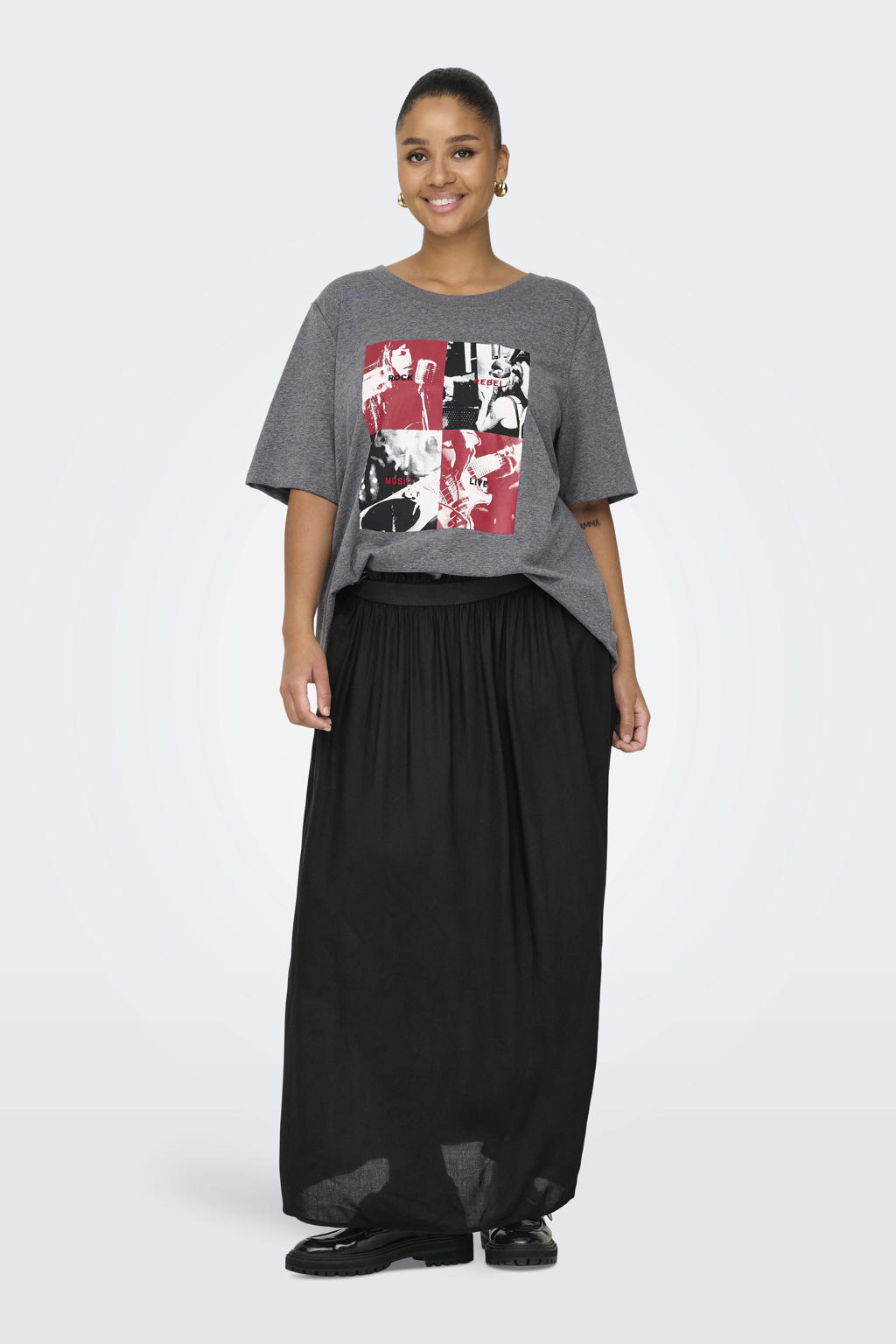 Zwarte dames ONLY CARMAKOMA plissé rok gemaakt van viscose en met elastische tailleband
