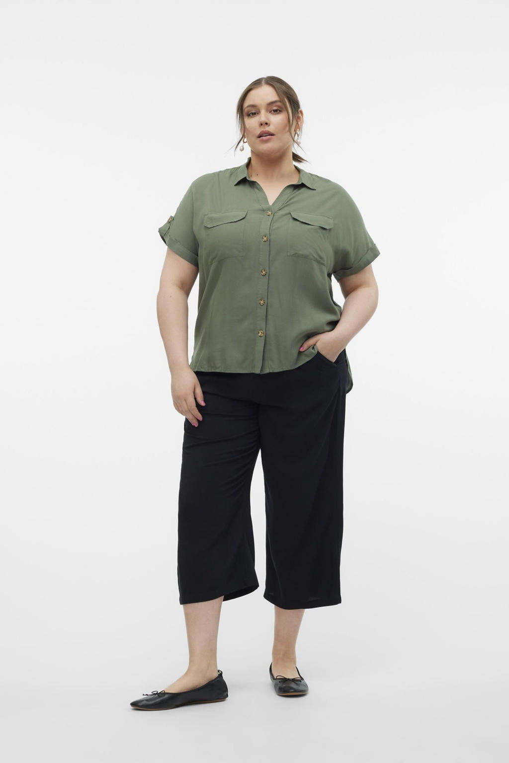 Groene dames VERO MODA CURVE blouse van viscose met effen, korte mouwen, button down sluiting, knoopsluiting en geweven detail