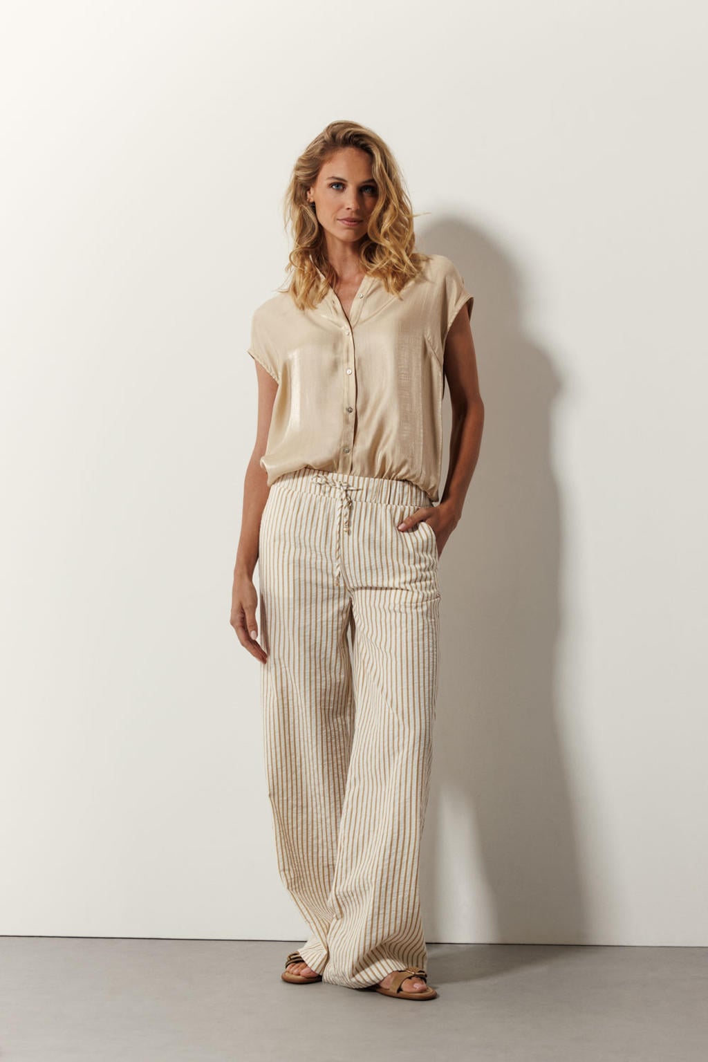 Zand en witte dames Tramontana wide leg regular waist casual broek met krijtstreepprint