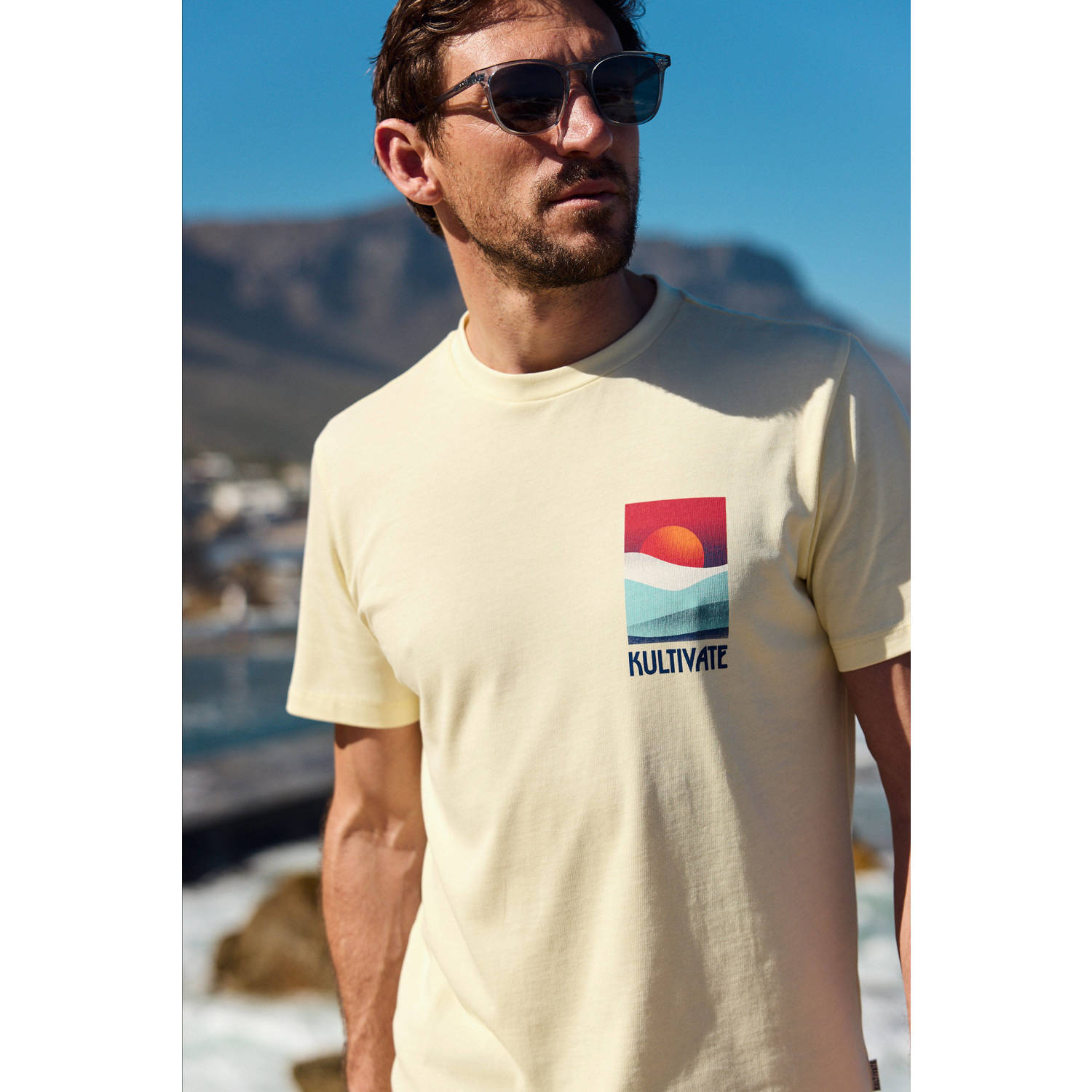 Kultivate T-shirt geel