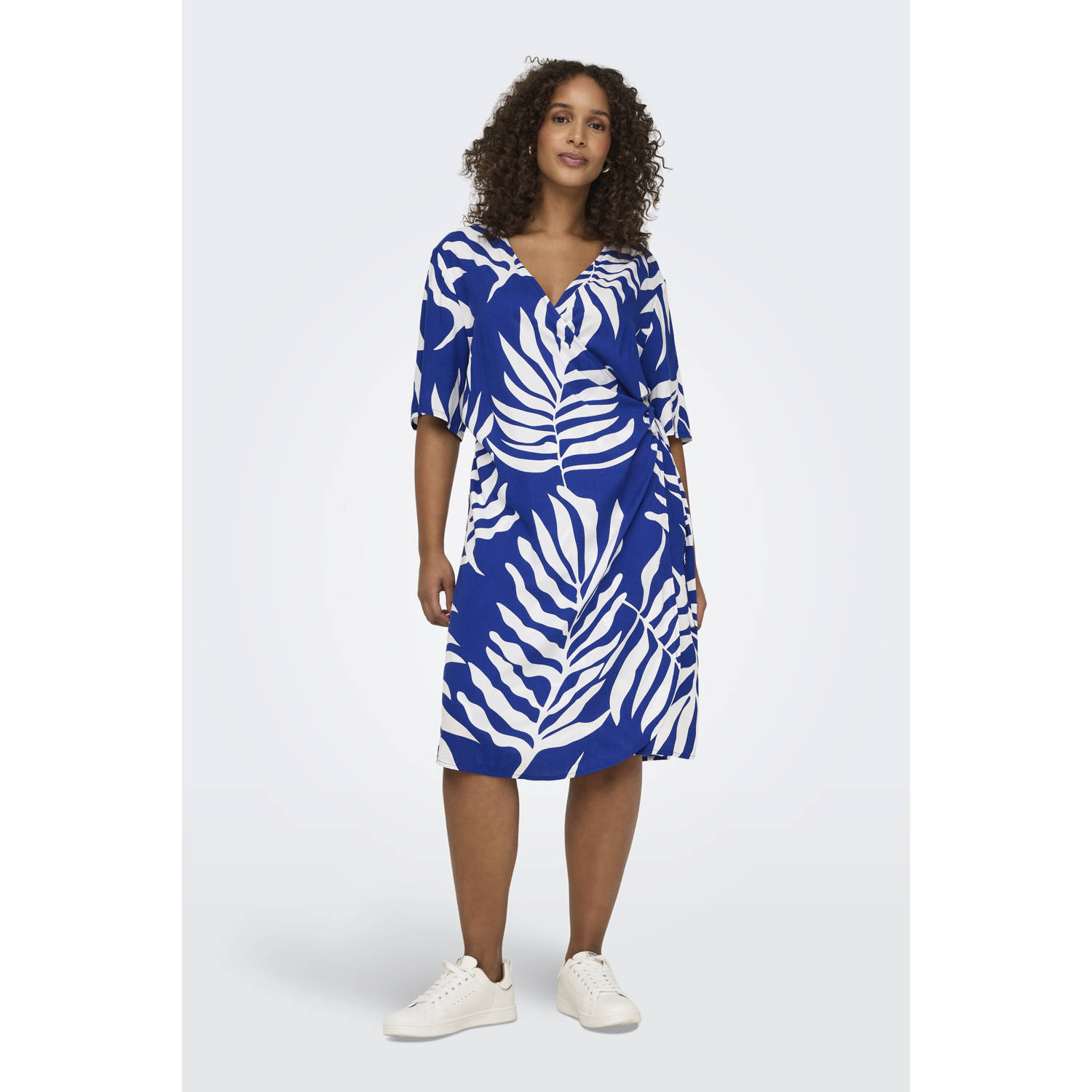 ONLY CARMAKOMA wikkel- overslagjurk blauw