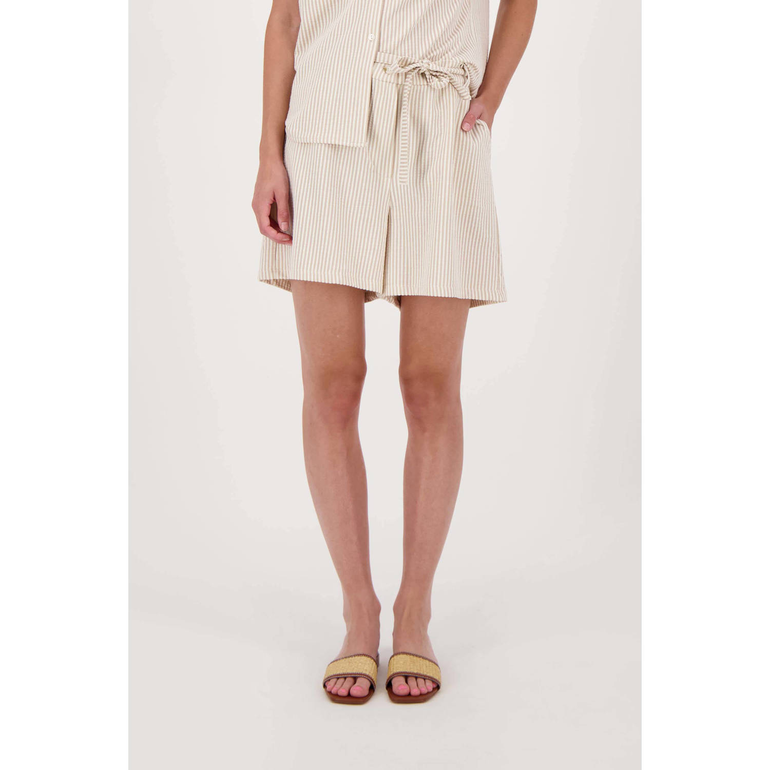 Zusss straight regular waist casual short zand