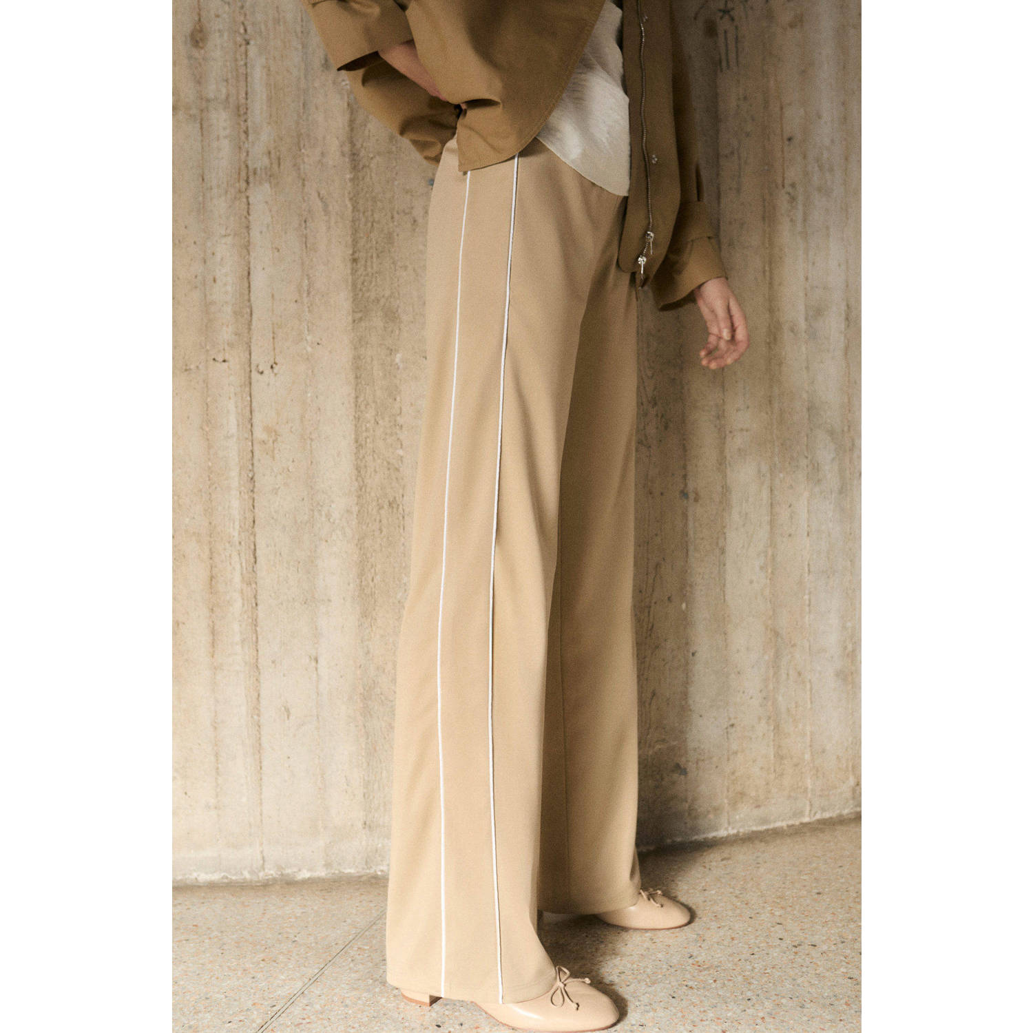 Mango wide leg regular waist joggingbroek camel