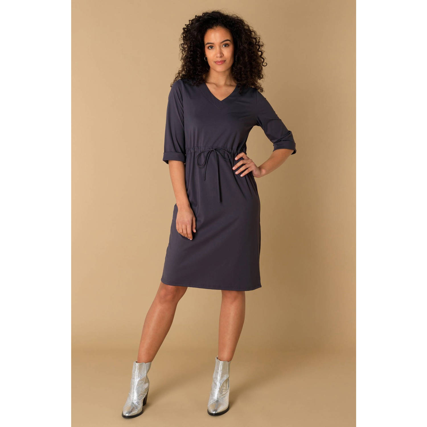 Ivy Beau midi jurk travelstof antraciet