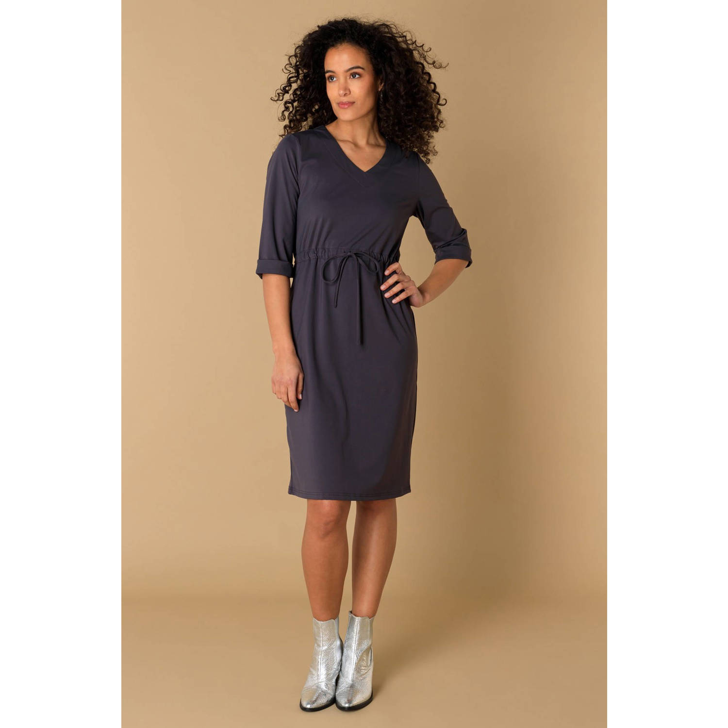 Ivy Beau midi jurk travelstof antraciet