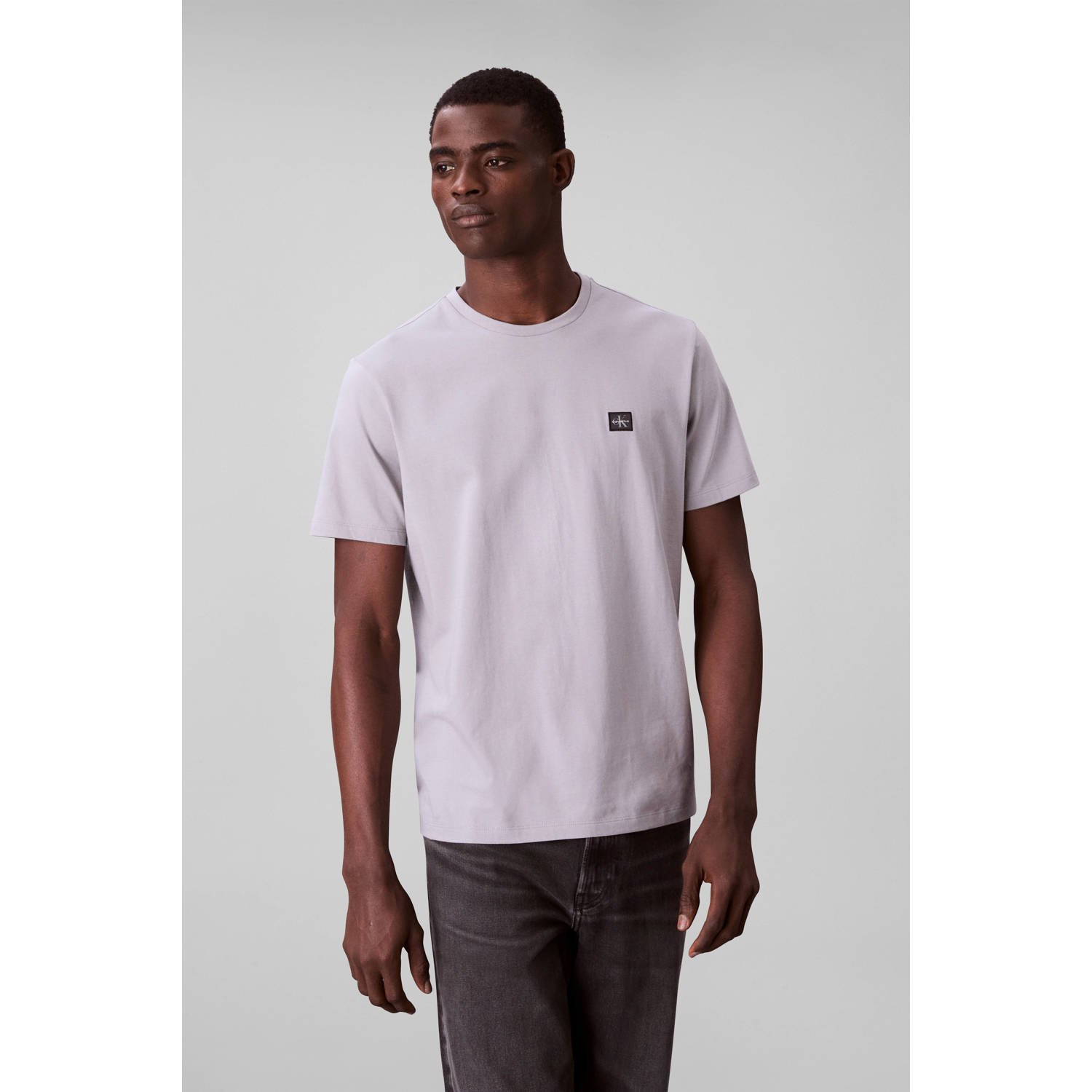 CALVIN KLEIN JEANS regular T-shirt BADGE 30S lichtgrijs