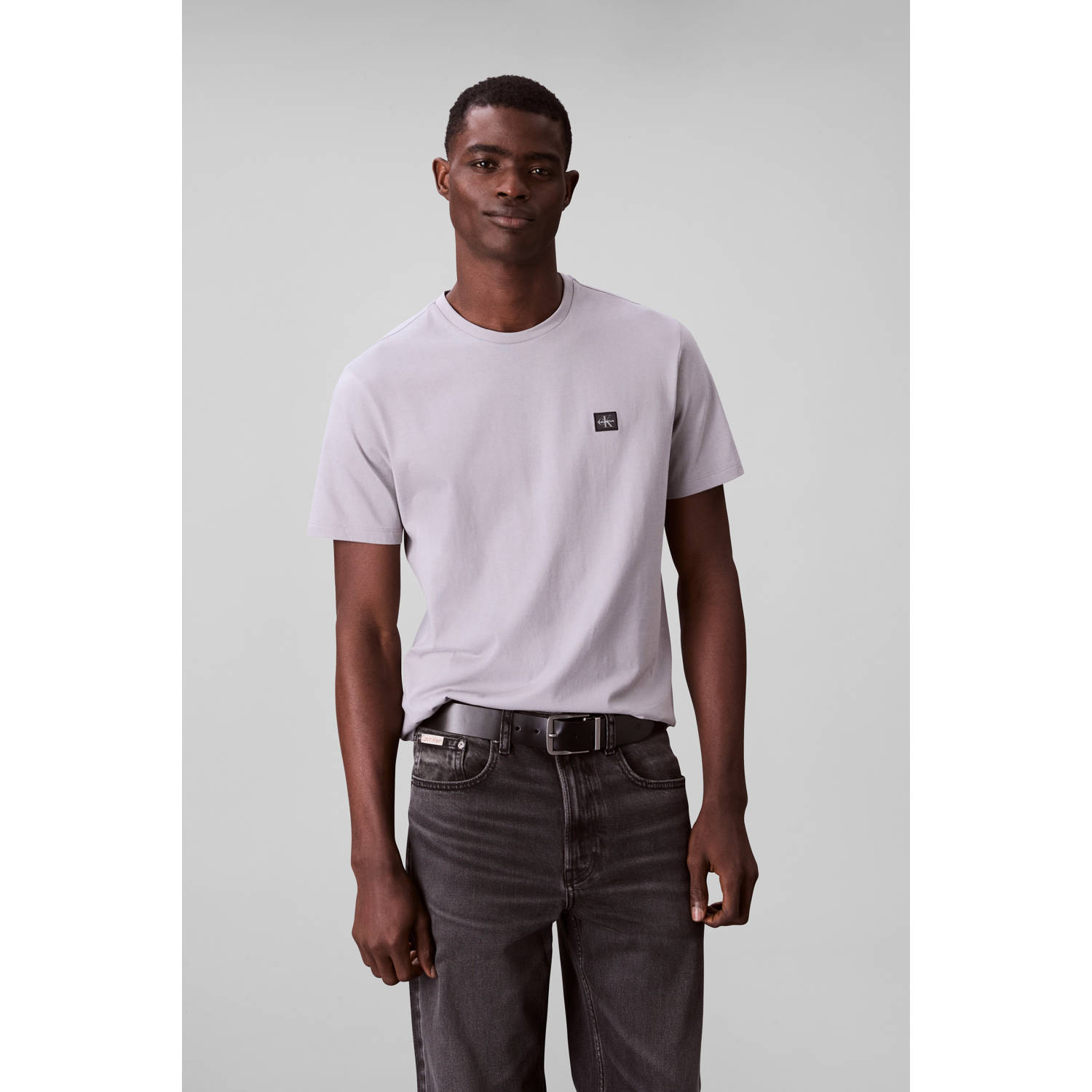 CALVIN KLEIN JEANS regular T-shirt BADGE 30S lichtgrijs