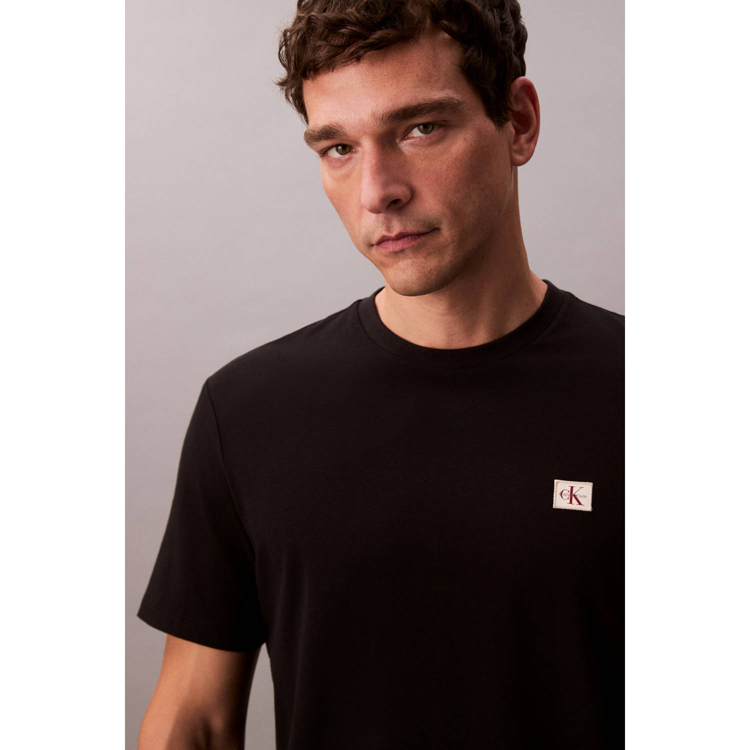 CALVIN KLEIN JEANS regular T-shirt BADGE 30S zwart