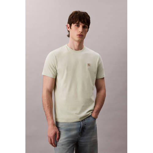 CALVIN KLEIN JEANS regular T-shirt BADGE 30S lichtgroen afbeelding