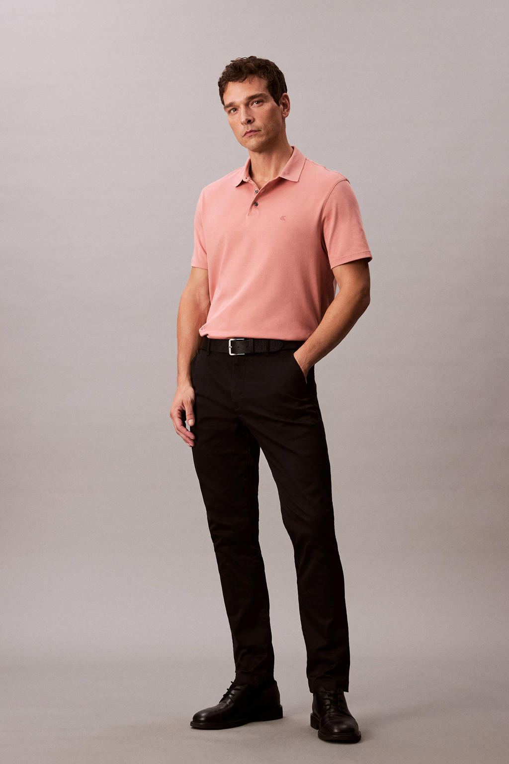 Zalmkleurige heren Calvin Klein regular polo van katoen met effen, korte mouwen en knoopsluiting