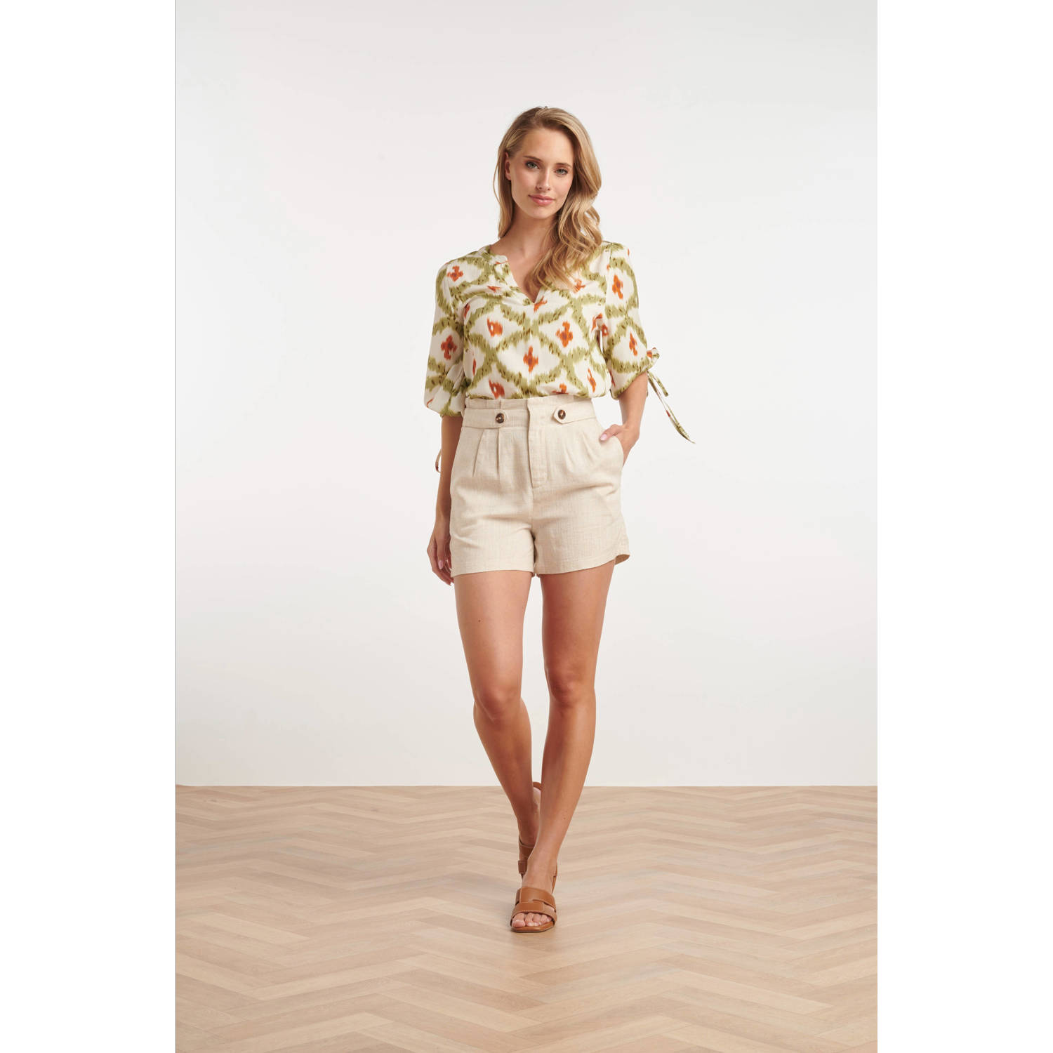 Smashed Lemon slim regular waist casual short ecru